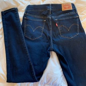 Levi’s dark wash 710 super skinny blue jeans